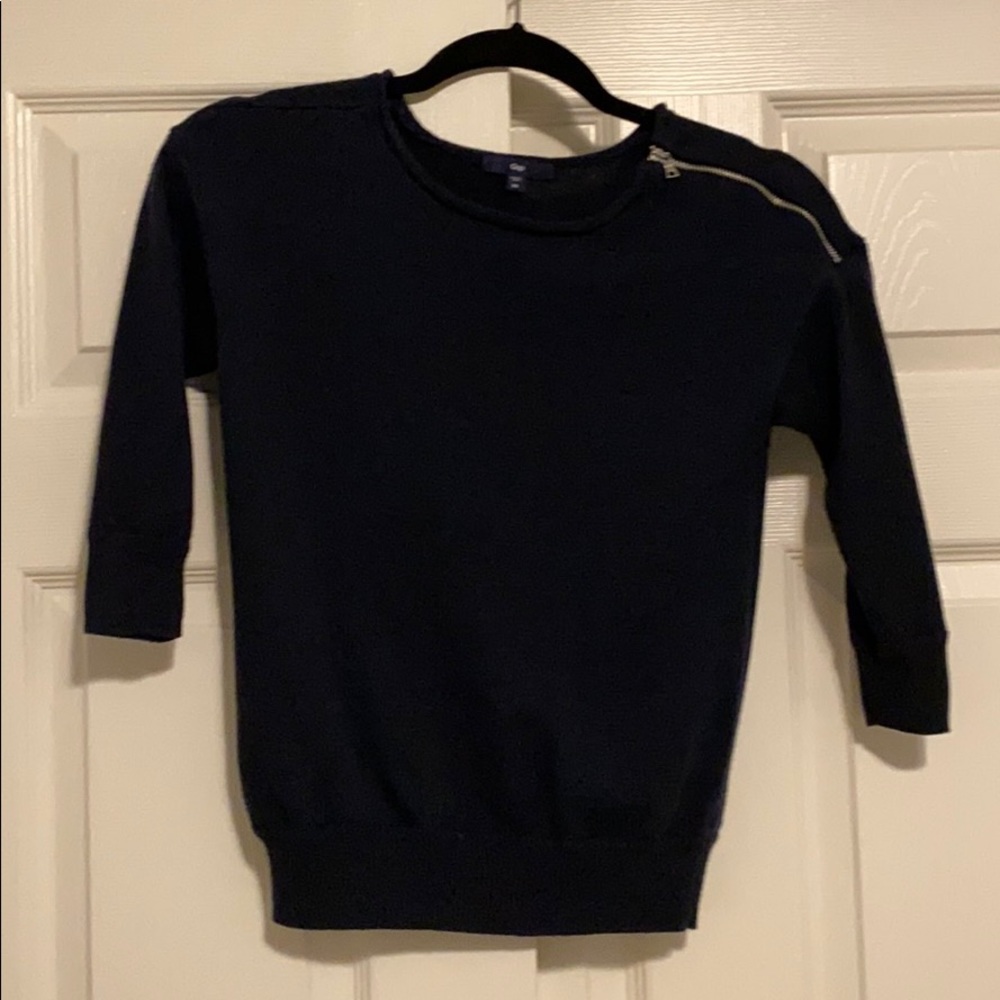 Gap sweater